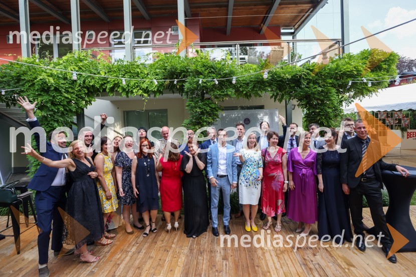 Kraljičina rojstnodnevna zabava v rezidenci Britanskega veleposlaništva