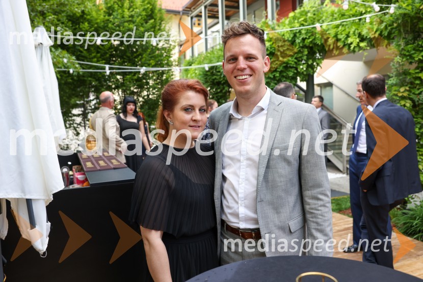  Aleksandra Barič, Britansko veleposlaništvo v Ljubljani;  Martin Retelj, Britansko-slovenska gospodarska zbornicaKraljičina rojstnodnevna zabava v rezidenci Britanskega veleposlaništva