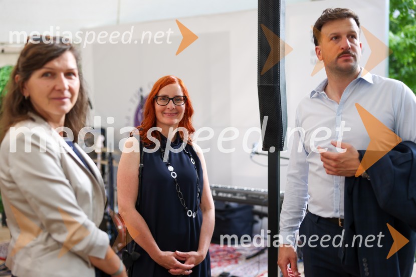 Kraljičina rojstnodnevna zabava v rezidenci Britanskega veleposlaništva