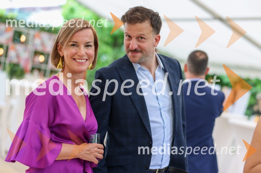  Barbara Navala, Britansko veleposlaništvo v Sloveniji;  ... Kraljičina rojstnodnevna zabava v rezidenci Britanskega veleposlaništva