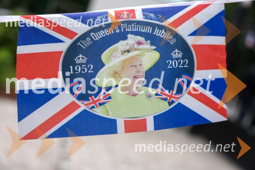 Kraljičina rojstnodnevna zabava v rezidenci Britanskega veleposlaništva