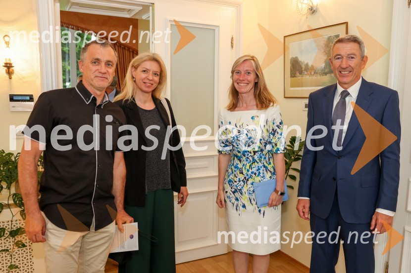  ... ;  ... ;  Tiffany Sadler, Britanska veleposlanica;  Stephen SadlerKraljičina rojstnodnevna zabava v rezidenci Britanskega veleposlaništva