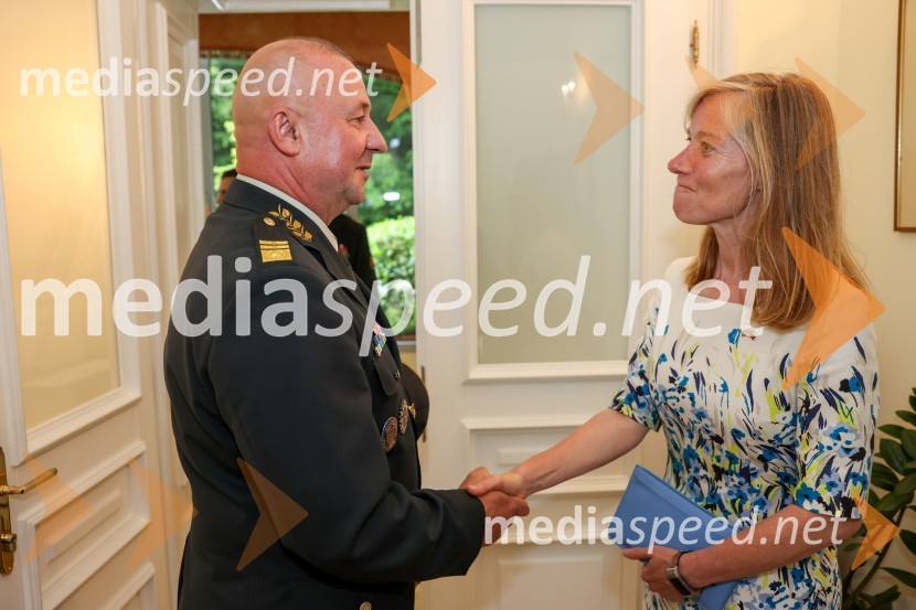  ... ;  Tiffany Sadler, Britanska veleposlanicaKraljičina rojstnodnevna zabava v rezidenci Britanskega veleposlaništva