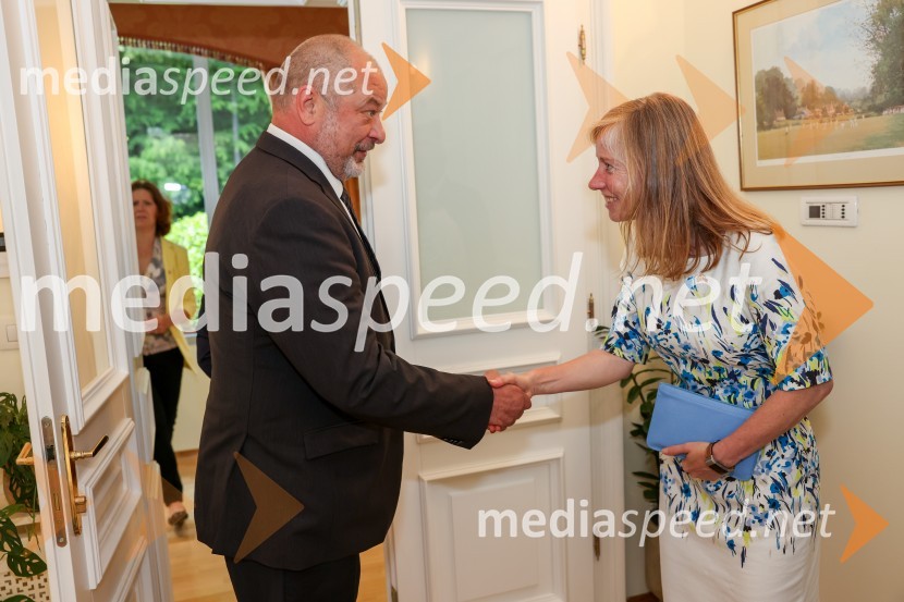  Alojz Kovšca, podpredsednik stranke Konkretno;  Tiffany Sadler, Britanska veleposlanicaKraljičina rojstnodnevna zabava v rezidenci Britanskega veleposlaništva