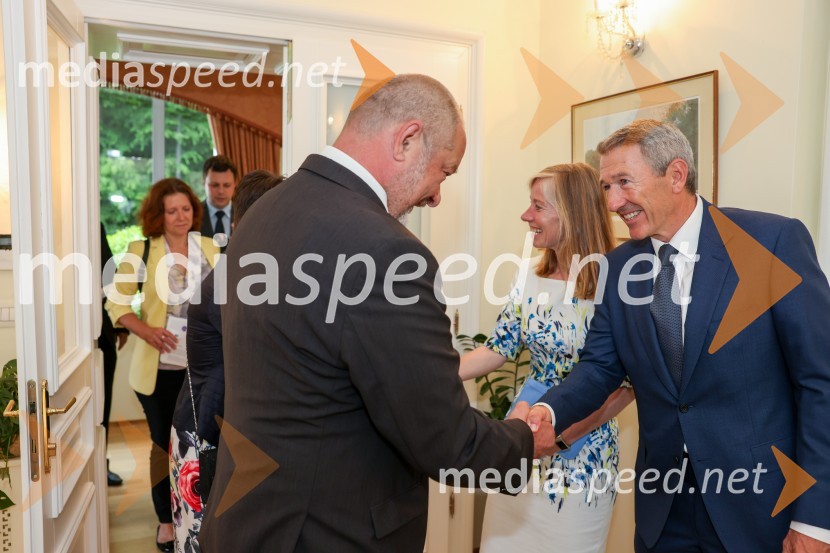  Alojz Kovšca, podpredsednik stranke Konkretno;  Stephen SadlerKraljičina rojstnodnevna zabava v rezidenci Britanskega veleposlaništva