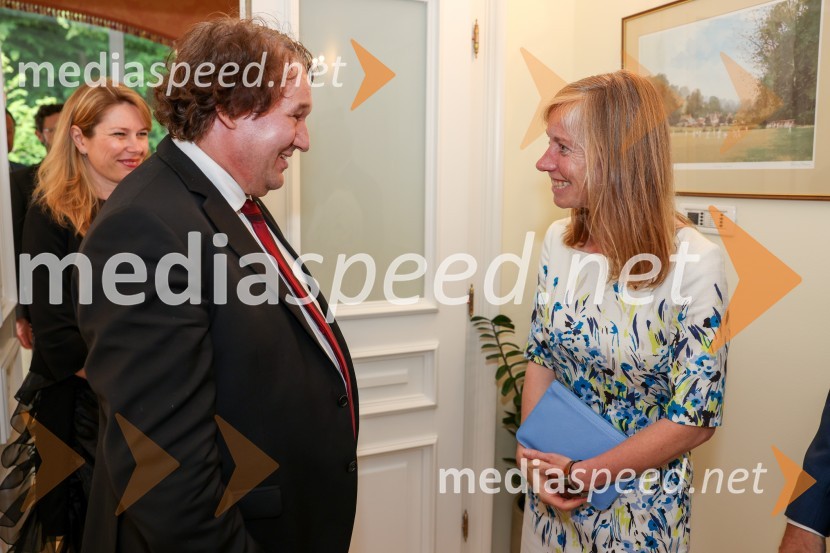 dr. Mitja Slavinec, fizik in politik;  Tiffany Sadler, Britanska veleposlanicaKraljičina rojstnodnevna zabava v rezidenci Britanskega veleposlaništva