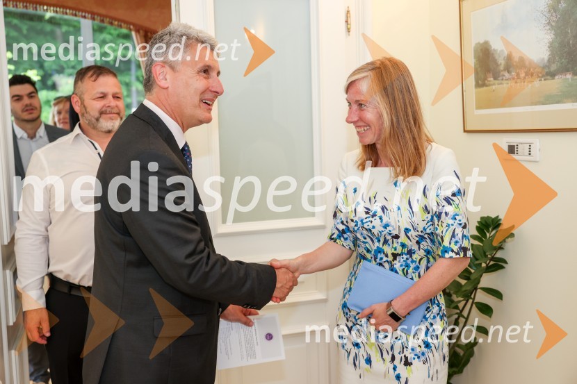  ... ;  Tiffany Sadler, Britanska veleposlanicaKraljičina rojstnodnevna zabava v rezidenci Britanskega veleposlaništva