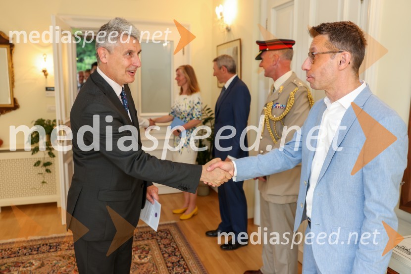  ... ;  Dragan Barbutovski, direktor, British Council v SlovenijiKraljičina rojstnodnevna zabava v rezidenci Britanskega veleposlaništva