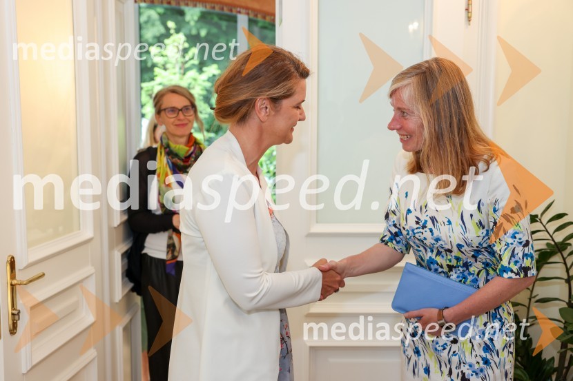  ... ;  Tiffany Sadler, Britanska veleposlanicaKraljičina rojstnodnevna zabava v rezidenci Britanskega veleposlaništva