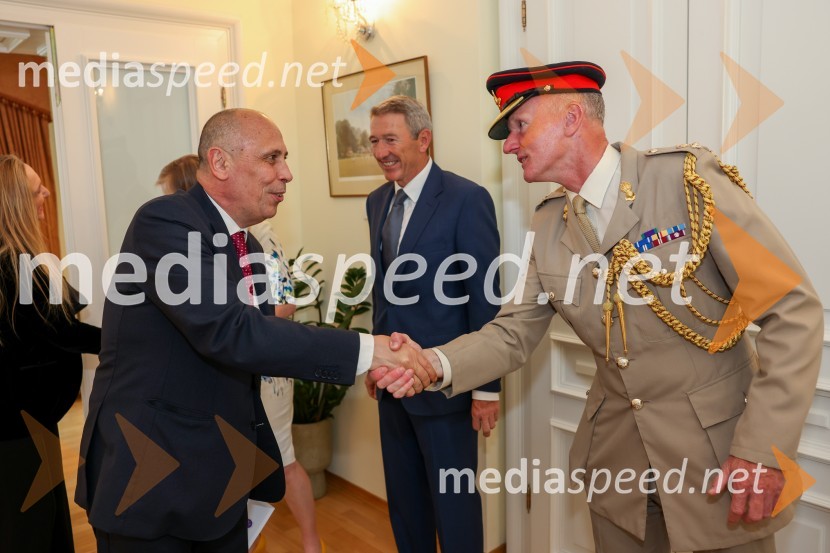  ... ;  Christopher Day, vojaški ataše Velike Britanije v SlovenijiKraljičina rojstnodnevna zabava v rezidenci Britanskega veleposlaništva