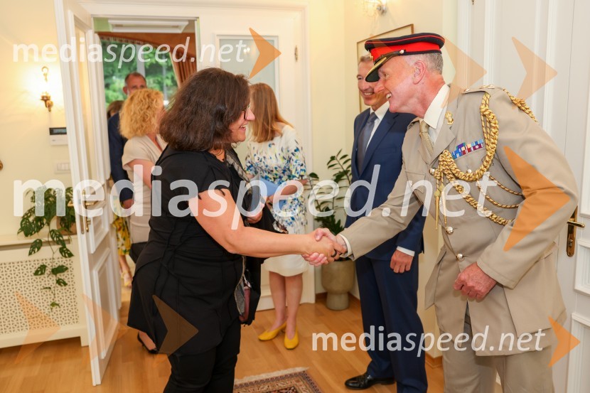  ... ;  Christopher Day, vojaški ataše Velike Britanije v SlovenijiKraljičina rojstnodnevna zabava v rezidenci Britanskega veleposlaništva