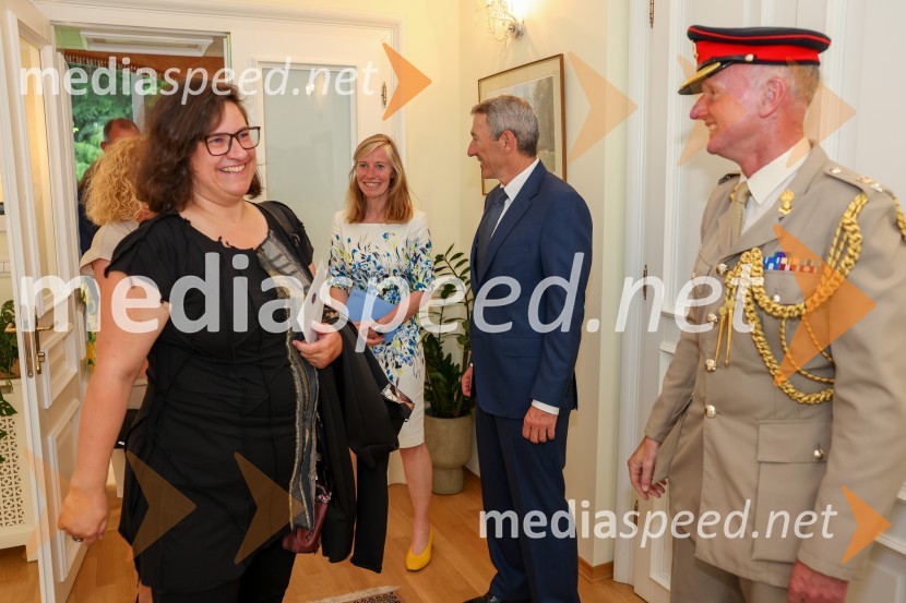  ... ;  Christopher Day, vojaški ataše Velike Britanije v SlovenijiKraljičina rojstnodnevna zabava v rezidenci Britanskega veleposlaništva