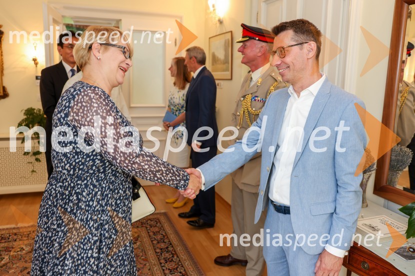  ... ;  Dragan Barbutovski, direktor, British Council v SlovenijiKraljičina rojstnodnevna zabava v rezidenci Britanskega veleposlaništva