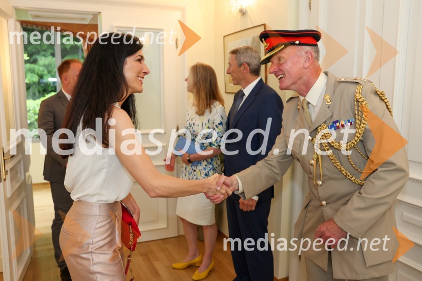  ... ;  Christopher Day, vojaški ataše Velike Britanije v SlovenijiKraljičina rojstnodnevna zabava v rezidenci Britanskega veleposlaništva