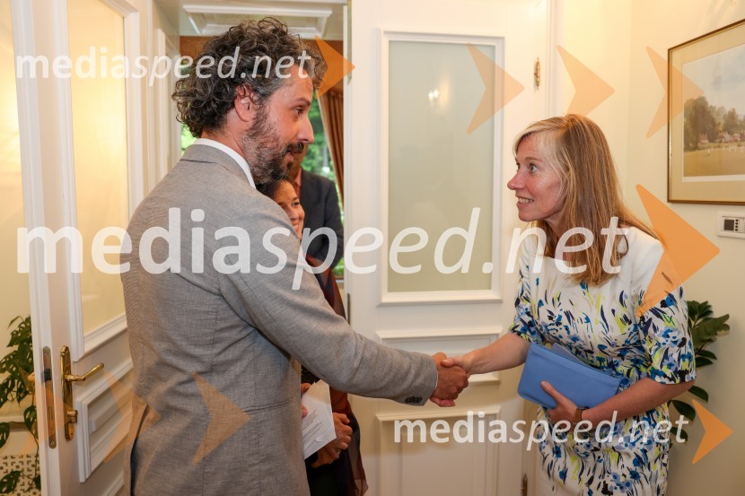  Mario Fafangel, predstojnik Centra za nalezljive bolezni NIJZ;  Tiffany Sadler, Britanska veleposlanicaKraljičina rojstnodnevna zabava v rezidenci Britanskega veleposlaništva