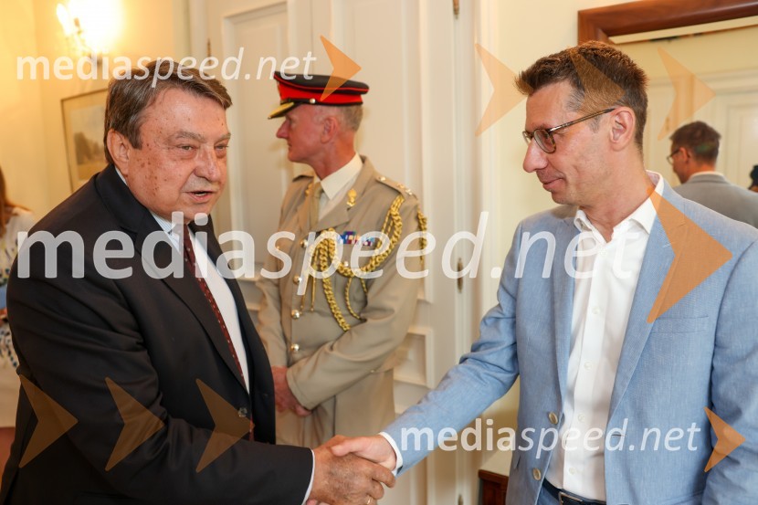  ... ;  Dragan Barbutovski, direktor, British Council v SlovenijiKraljičina rojstnodnevna zabava v rezidenci Britanskega veleposlaništva