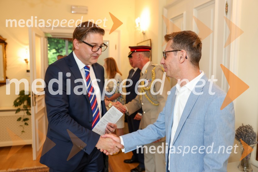  ... ;  Dragan Barbutovski, direktor, British Council v SlovenijiKraljičina rojstnodnevna zabava v rezidenci Britanskega veleposlaništva