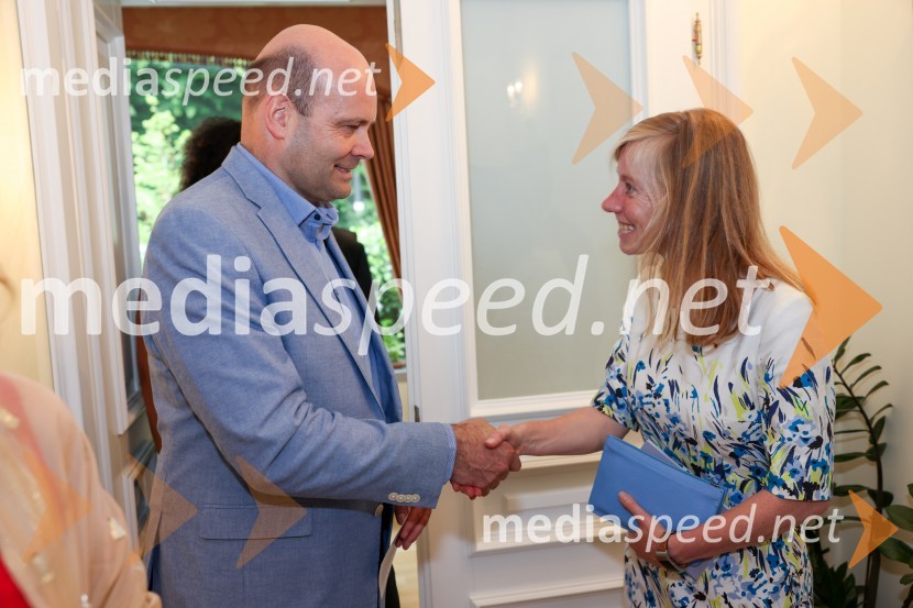  Jure Fišer, direktor Surovine;  Tiffany Sadler, Britanska veleposlanicaKraljičina rojstnodnevna zabava v rezidenci Britanskega veleposlaništva