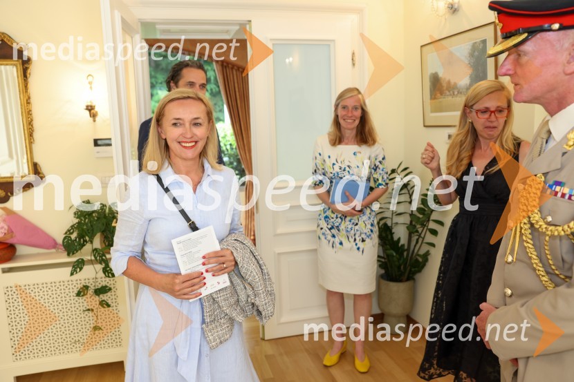  Nataša Bučar, direktorica, Slovenski filmski centerKraljičina rojstnodnevna zabava v rezidenci Britanskega veleposlaništva