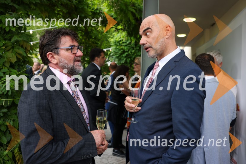  Anton Niculescu, romunski veleposlanik v Sloveniji;  ... Kraljičina rojstnodnevna zabava v rezidenci Britanskega veleposlaništva