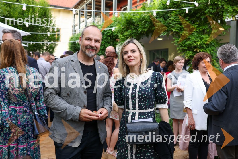  ... ;  Valentina  Smej Novak, kolumnistka, prevajalka in TV voditeljicaKraljičina rojstnodnevna zabava v rezidenci Britanskega veleposlaništva