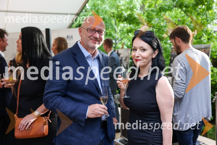  Mitja Košak;  Sabina KošakKraljičina rojstnodnevna zabava v rezidenci Britanskega veleposlaništva