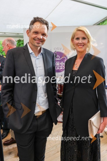  Žiga FIšer, Elektro Ljubljana;  Petra Juvančič, izvršna direktorica, Združenje ManagerKraljičina rojstnodnevna zabava v rezidenci Britanskega veleposlaništva