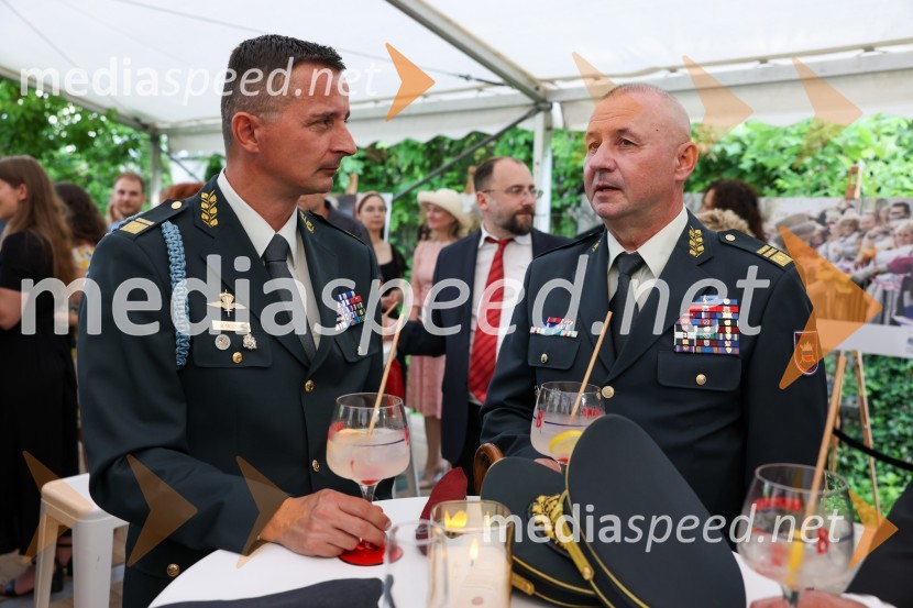 Kraljičina rojstnodnevna zabava v rezidenci Britanskega veleposlaništva