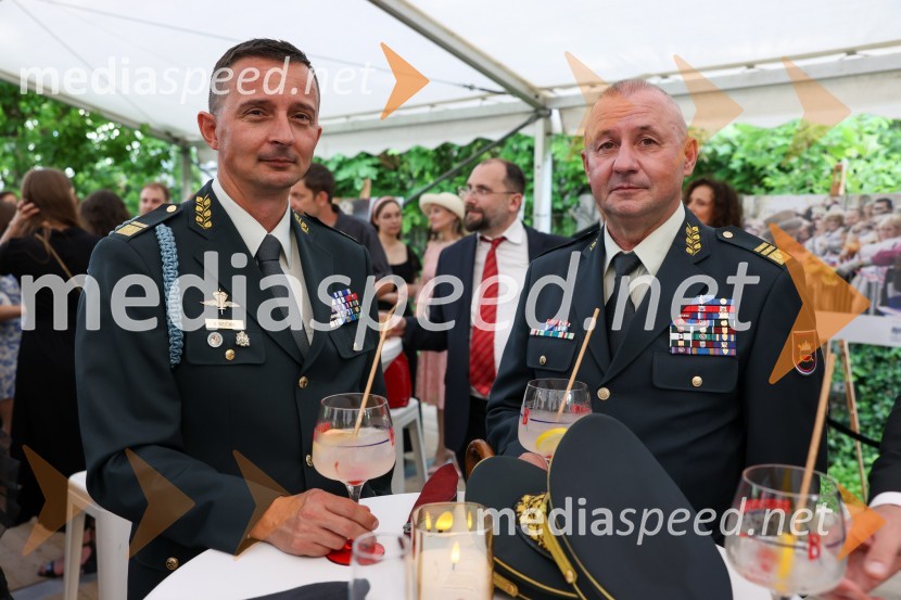 Kraljičina rojstnodnevna zabava v rezidenci Britanskega veleposlaništva