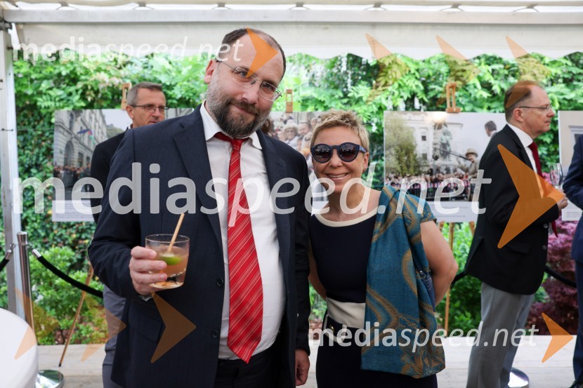 Kraljičina rojstnodnevna zabava v rezidenci Britanskega veleposlaništva