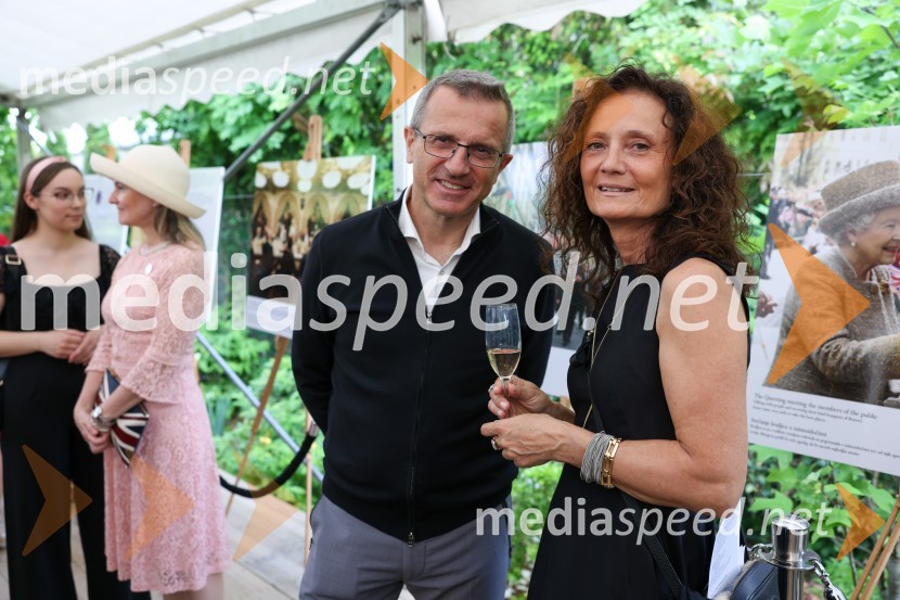 Kraljičina rojstnodnevna zabava v rezidenci Britanskega veleposlaništva