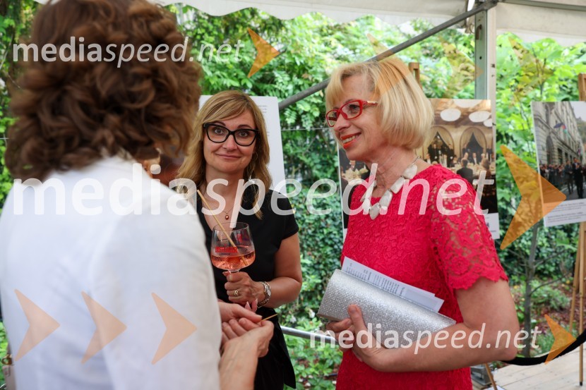  Andreja Koščak;  Ana LeničKraljičina rojstnodnevna zabava v rezidenci Britanskega veleposlaništva