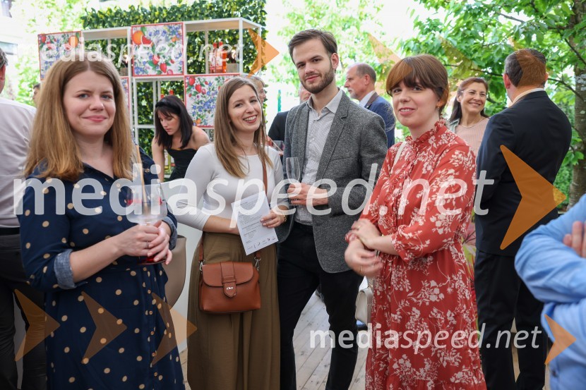 Kraljičina rojstnodnevna zabava v rezidenci Britanskega veleposlaništva