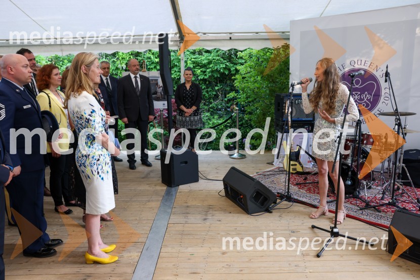 Kraljičina rojstnodnevna zabava v rezidenci Britanskega veleposlaništva