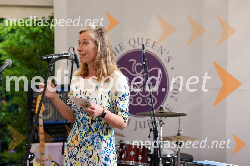  Tiffany Sadler, Britanska veleposlanicaKraljičina rojstnodnevna zabava v rezidenci Britanskega veleposlaništva