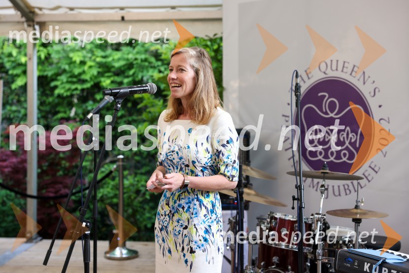  Tiffany Sadler, Britanska veleposlanicaKraljičina rojstnodnevna zabava v rezidenci Britanskega veleposlaništva