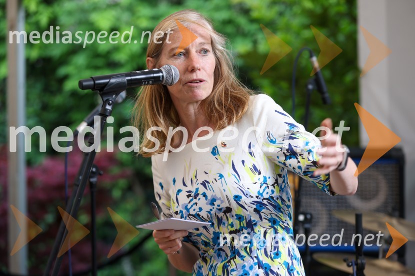  Tiffany Sadler, Britanska veleposlanicaKraljičina rojstnodnevna zabava v rezidenci Britanskega veleposlaništva