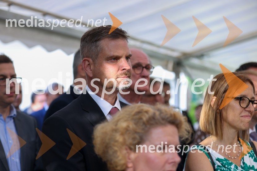 Kraljičina rojstnodnevna zabava v rezidenci Britanskega veleposlaništva