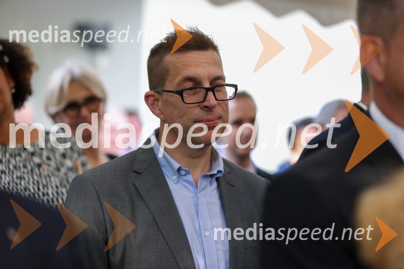 Kraljičina rojstnodnevna zabava v rezidenci Britanskega veleposlaništva