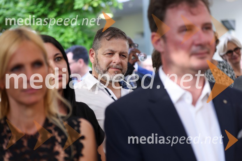 Kraljičina rojstnodnevna zabava v rezidenci Britanskega veleposlaništva