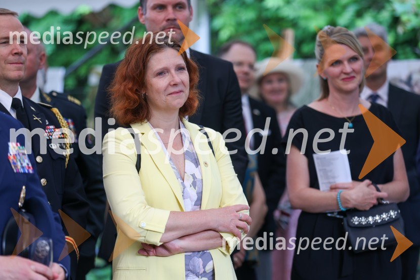 Kraljičina rojstnodnevna zabava v rezidenci Britanskega veleposlaništva