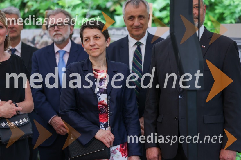 Kraljičina rojstnodnevna zabava v rezidenci Britanskega veleposlaništva