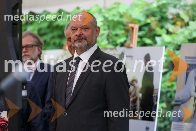  Alojz Kovšca, podpredsednik stranke KonkretnoKraljičina rojstnodnevna zabava v rezidenci Britanskega veleposlaništva