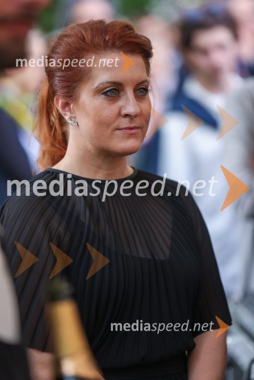  Aleksandra Barič, Britansko veleposlaništvo v LjubljaniKraljičina rojstnodnevna zabava v rezidenci Britanskega veleposlaništva