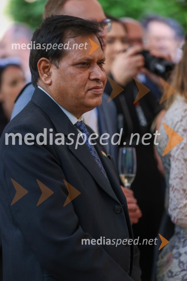 Kraljičina rojstnodnevna zabava v rezidenci Britanskega veleposlaništva