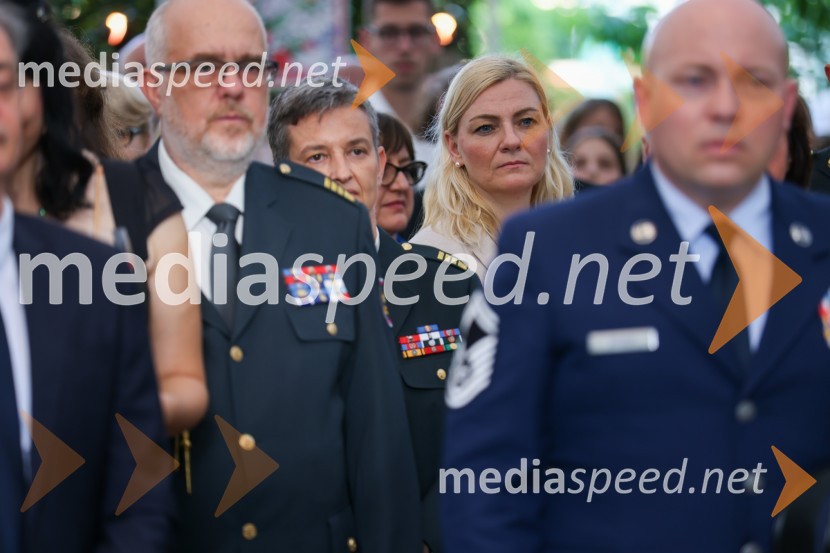 Kraljičina rojstnodnevna zabava v rezidenci Britanskega veleposlaništva