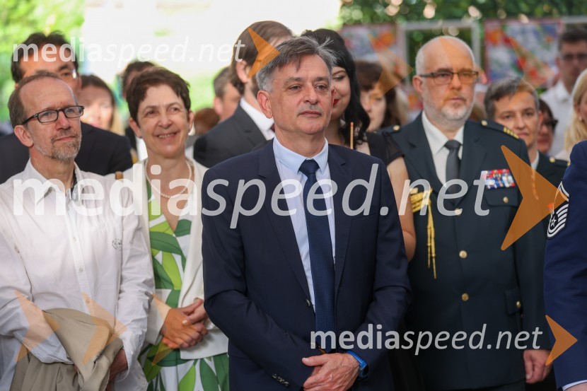 Kraljičina rojstnodnevna zabava v rezidenci Britanskega veleposlaništva