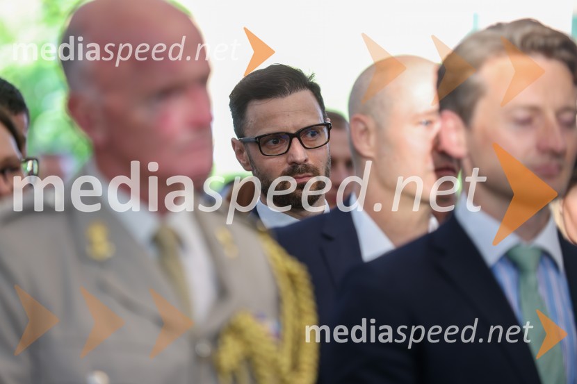  Andor Ferenc Dávid, madžarski veleposlanik v SlovenijiKraljičina rojstnodnevna zabava v rezidenci Britanskega veleposlaništva