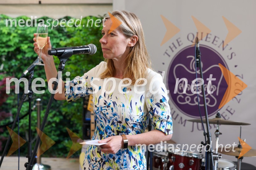  Tiffany Sadler, Britanska veleposlanicaKraljičina rojstnodnevna zabava v rezidenci Britanskega veleposlaništva