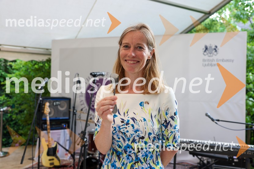  Tiffany Sadler, Britanska veleposlanicaKraljičina rojstnodnevna zabava v rezidenci Britanskega veleposlaništva